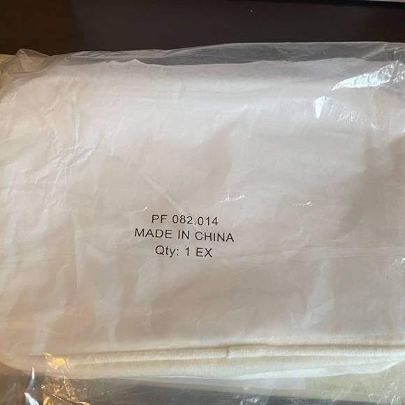 Chanel Beauty red and gold cosmetic pouch. Brand new in package.100% Authentic. - Picture 8 of 13